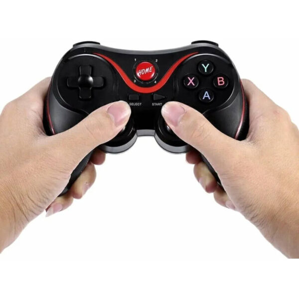 Joystick Bluetooth para celular y para PC X3 - joystick siendo sostenido entre las manos Joystick Bluetooth para celular y para PC X3