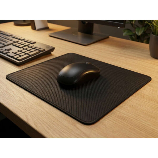 Mouse pad negro liso 30x25x0.2cm JNG - ejemplo de uso