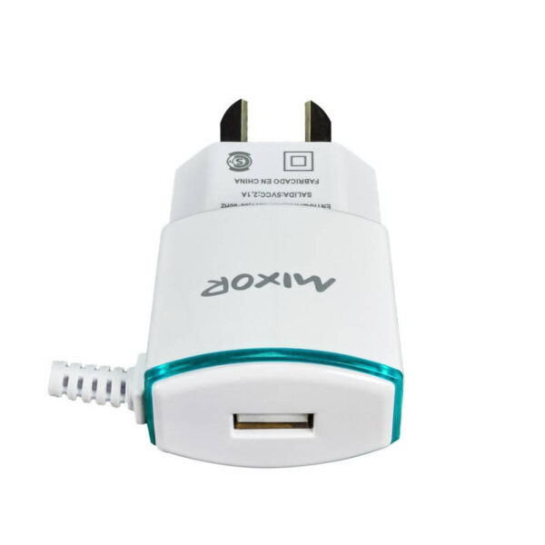 Cargador 220V Mixor Unico Mod 11 - 1 USB + cable tipo C - vista de puerto usb Cargador 220V Mixor Unico Mod 11 - 1 USB + cable tipo C - vista de puerto usb