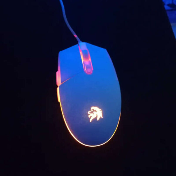 Mouse gamer RGB 3600dpi Netmak NM-EXPERT-W - en uso Mouse gamer RGB 3600dpi Netmak NM-EXPERT-W - en uso